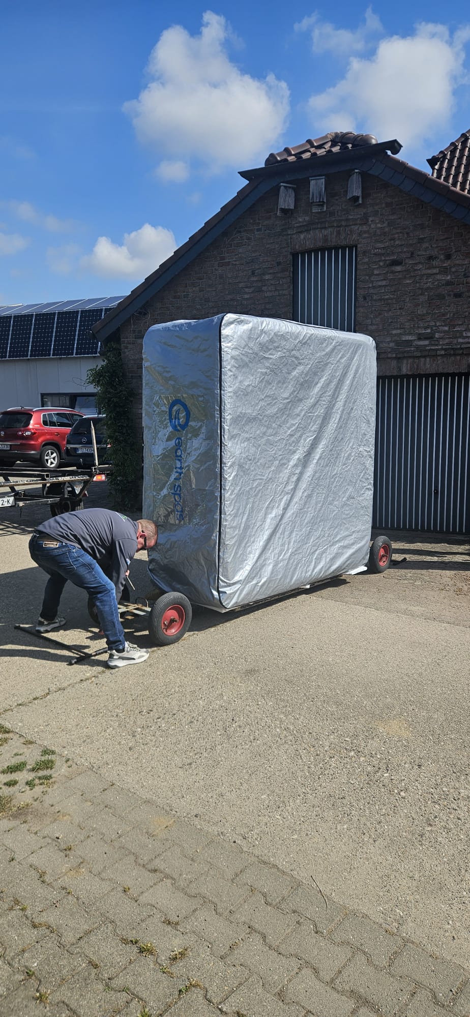 Voorzichtig en vakkundig: Levering van uw Earth Spa